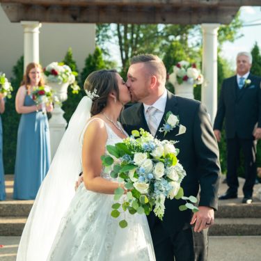 Married couple kissing in MI